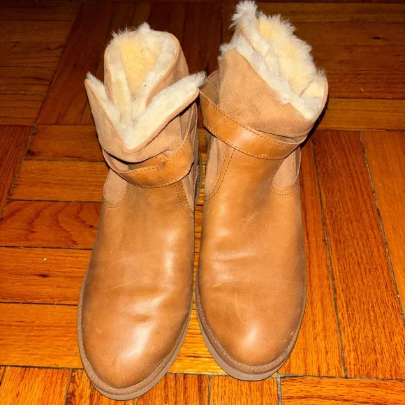 UGG | Shoes | Ugg Tan Ankle Boots With Cream Fur Lining  display picture 3